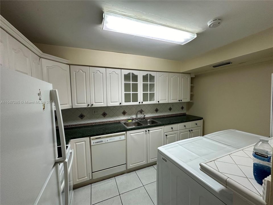 For Sale: $345,000 (2 beds, 2 baths, 1170 Square Feet)