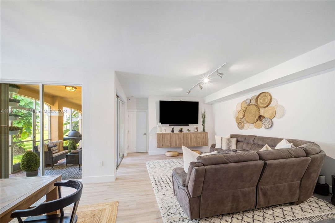 For Sale: $595,000 (3 beds, 2 baths, 1525 Square Feet)