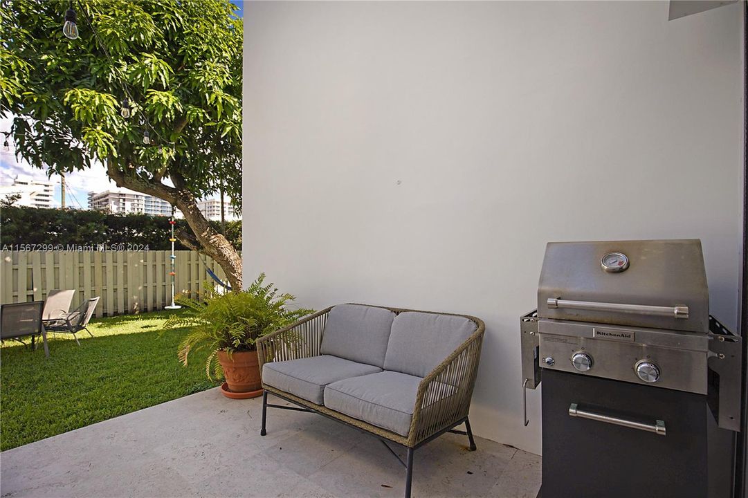 Active With Contract: $9,000 (3 beds, 2 baths, 1820 Square Feet)