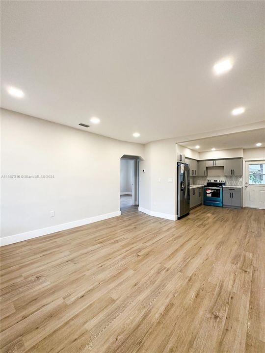 Active With Contract: $439,900 (3 beds, 2 baths, 1012 Square Feet)