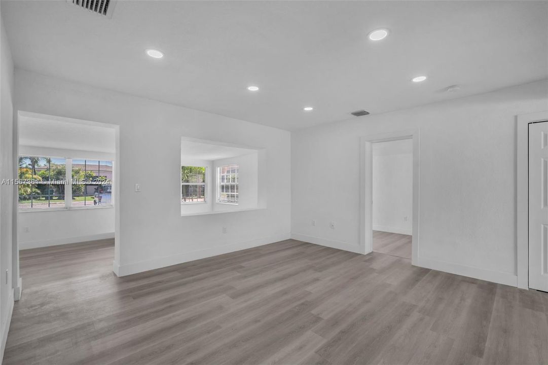 Recently Rented: $4,200 (4 beds, 2 baths, 1430 Square Feet)