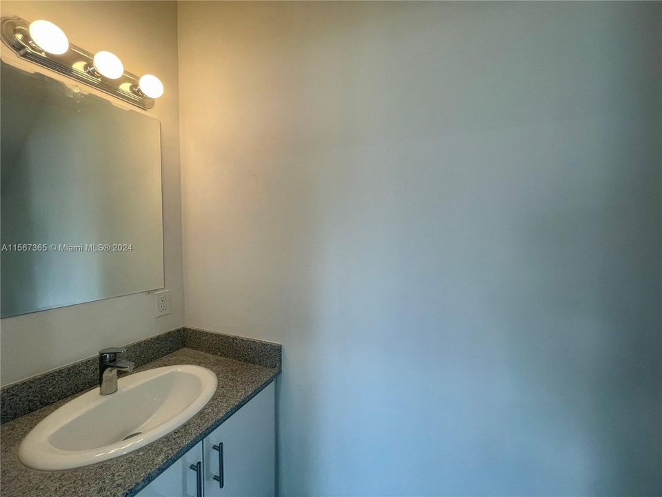 Recently Rented: $3,200 (3 beds, 2 baths, 1227 Square Feet)