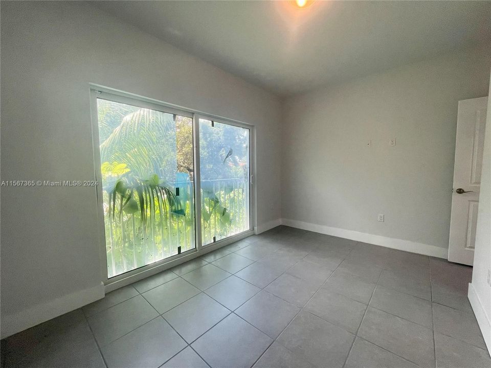 Recently Rented: $3,200 (3 beds, 2 baths, 1227 Square Feet)