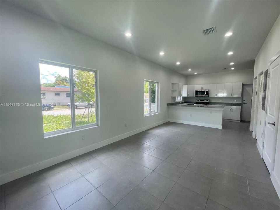 Recently Rented: $3,200 (3 beds, 2 baths, 1227 Square Feet)