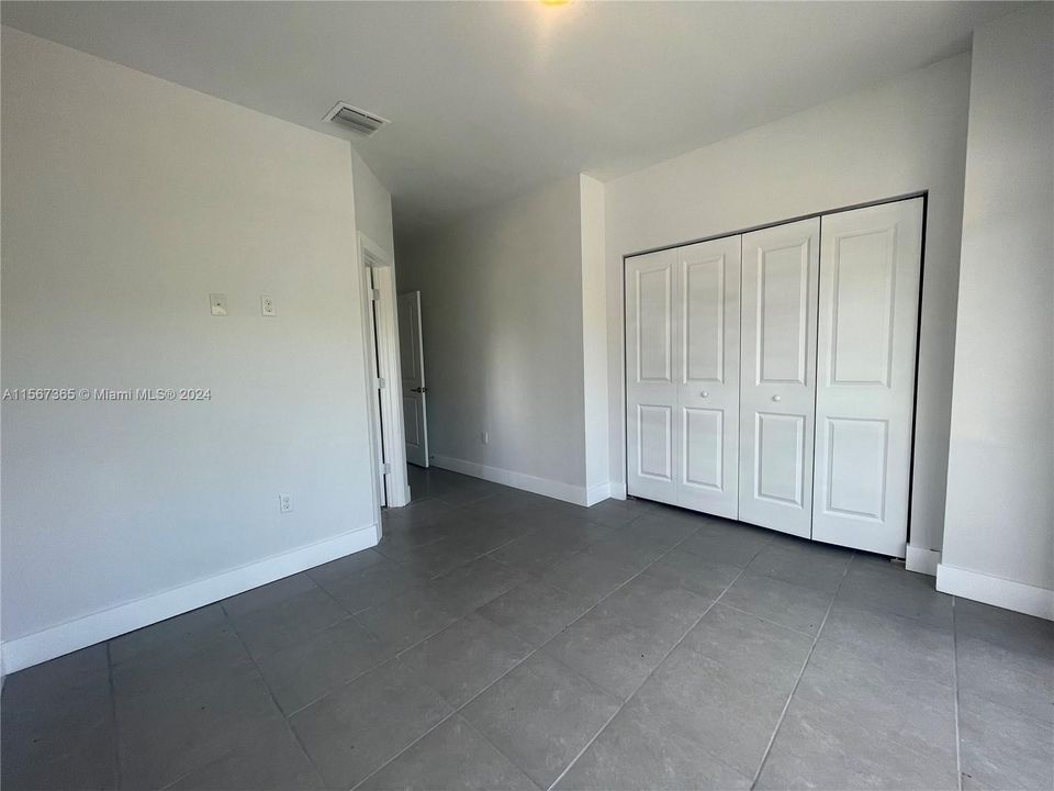 Recently Rented: $3,200 (3 beds, 2 baths, 1227 Square Feet)