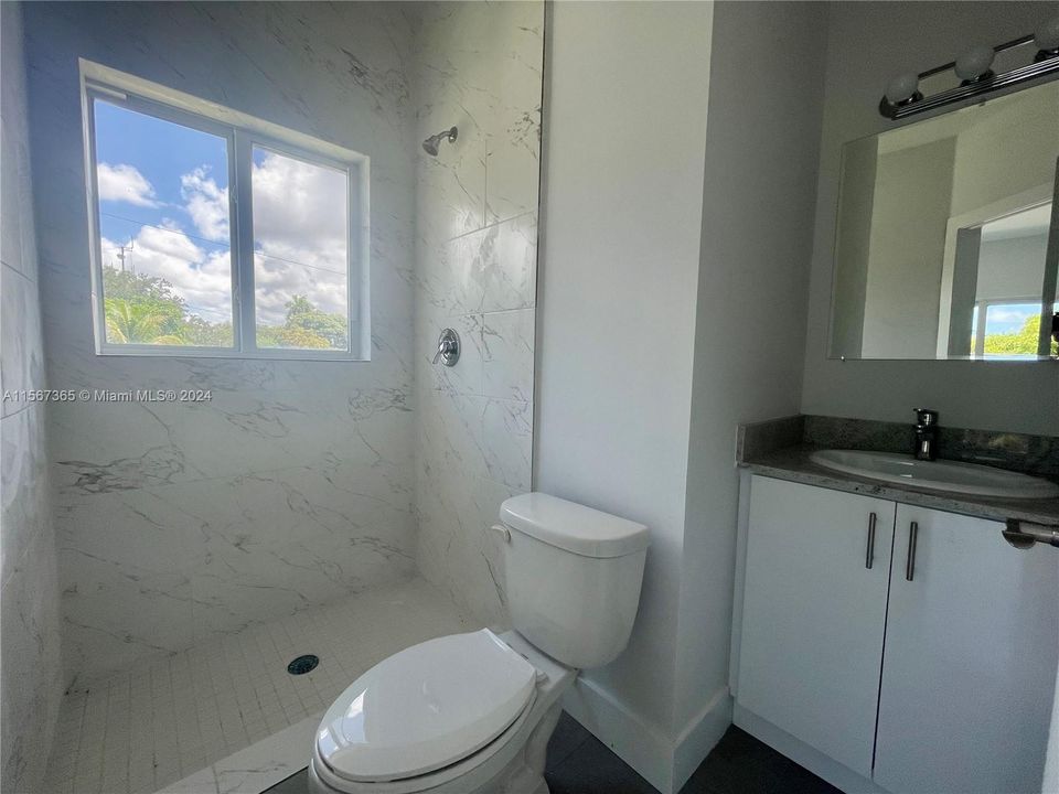 Recently Rented: $3,200 (3 beds, 2 baths, 1227 Square Feet)