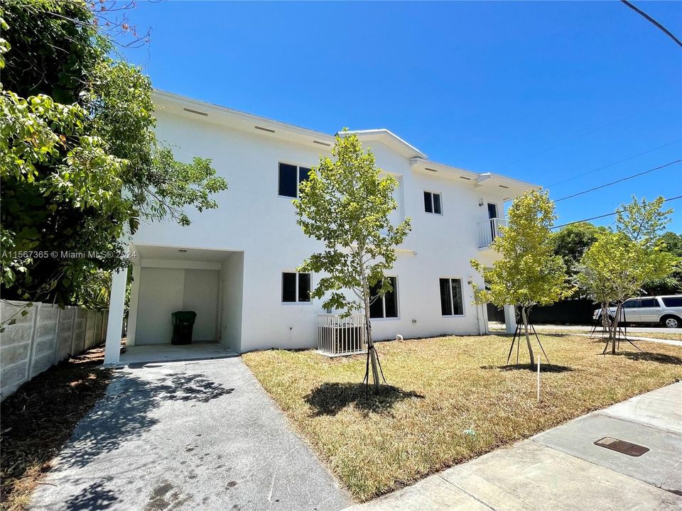 Recently Rented: $3,200 (3 beds, 2 baths, 1227 Square Feet)