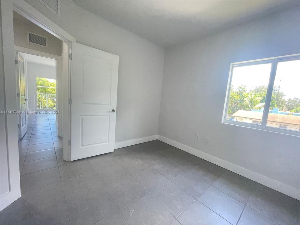 Recently Rented: $3,200 (3 beds, 2 baths, 1227 Square Feet)