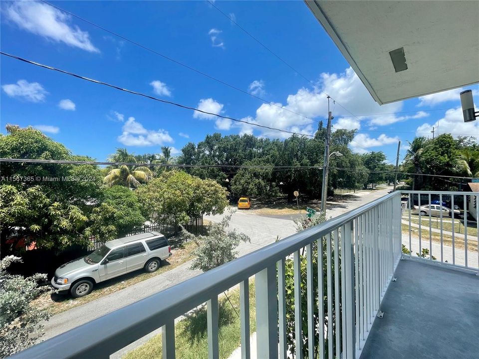 Recently Rented: $3,200 (3 beds, 2 baths, 1227 Square Feet)