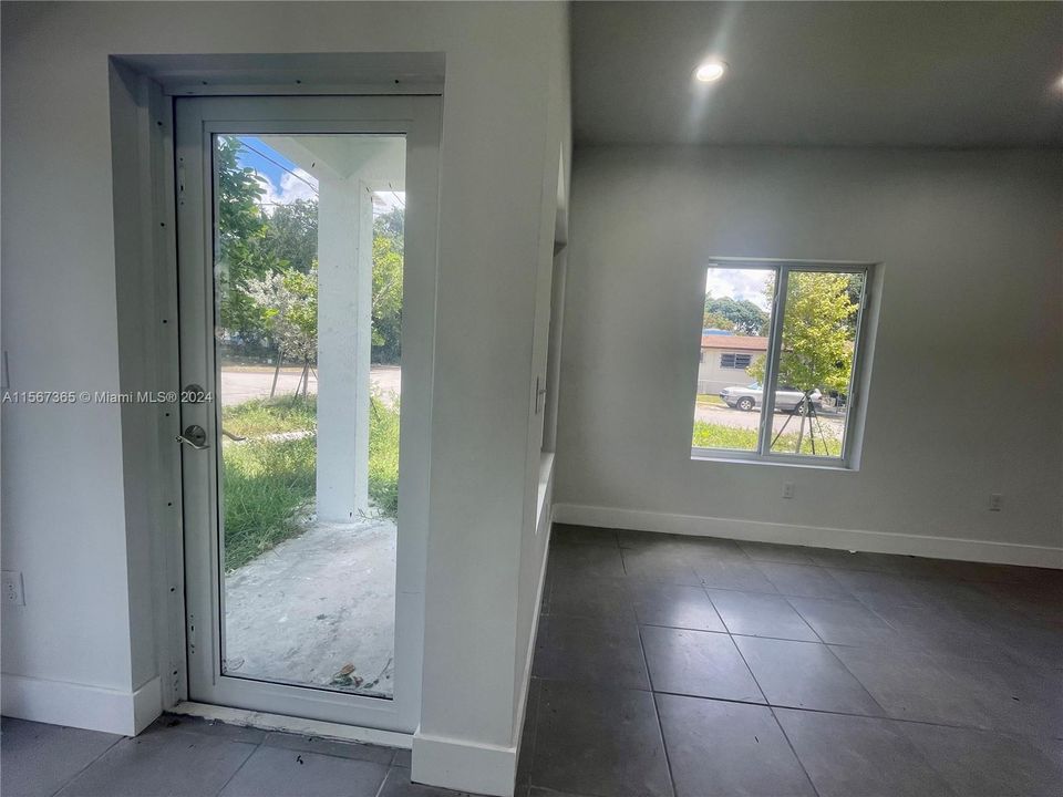 Recently Rented: $3,200 (3 beds, 2 baths, 1227 Square Feet)