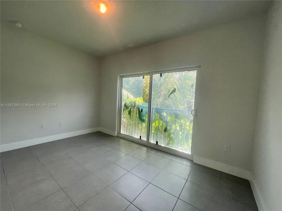 Recently Rented: $3,200 (3 beds, 2 baths, 1227 Square Feet)