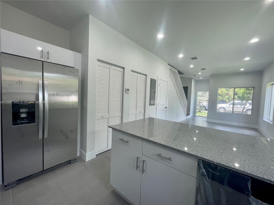 Recently Rented: $3,200 (3 beds, 2 baths, 1227 Square Feet)