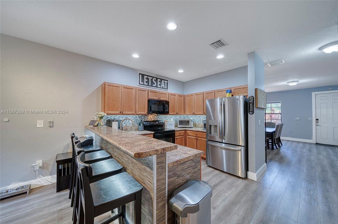 Active With Contract: $512,500 (3 beds, 2 baths, 1787 Square Feet)