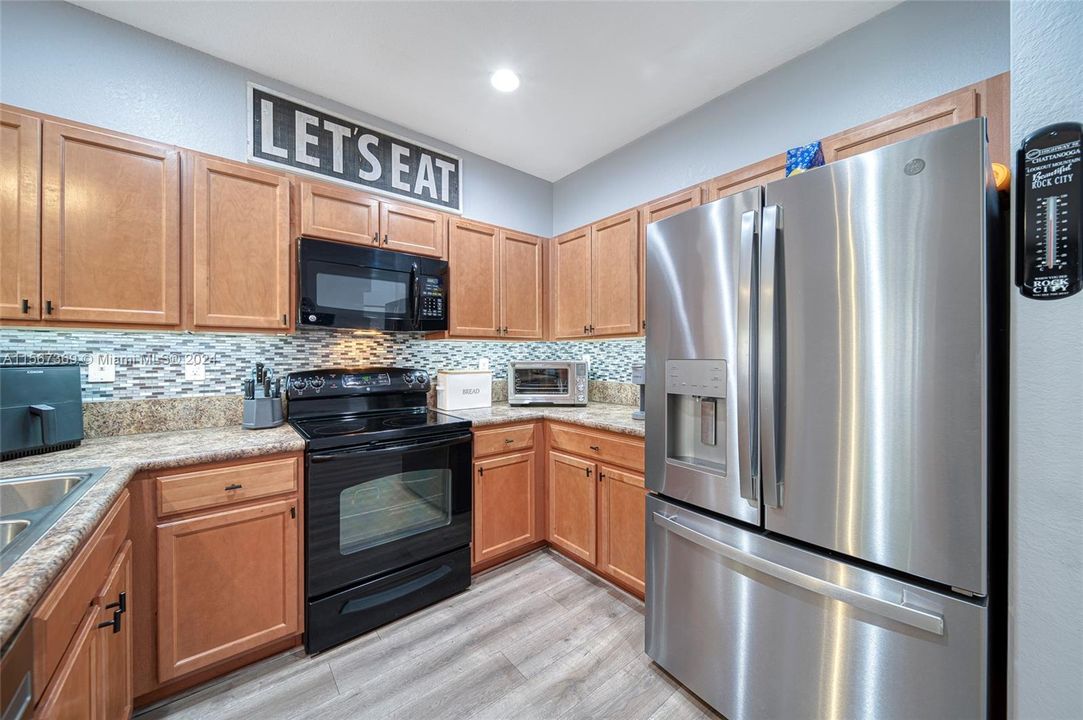 Active With Contract: $512,500 (3 beds, 2 baths, 1787 Square Feet)