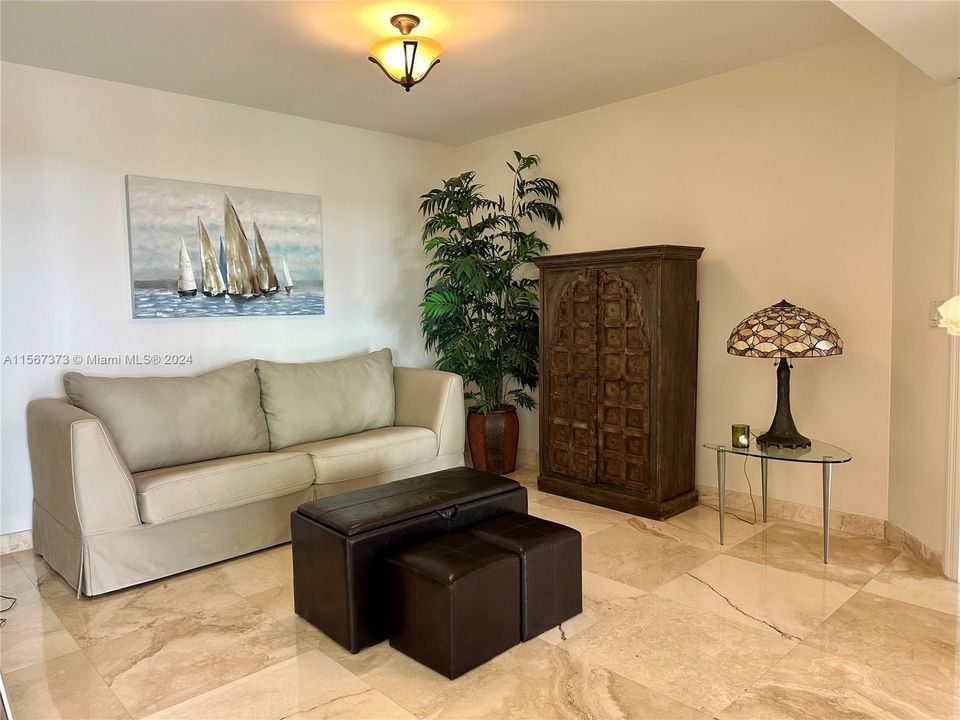 For Sale: $1,100,000 (2 beds, 2 baths, 1566 Square Feet)