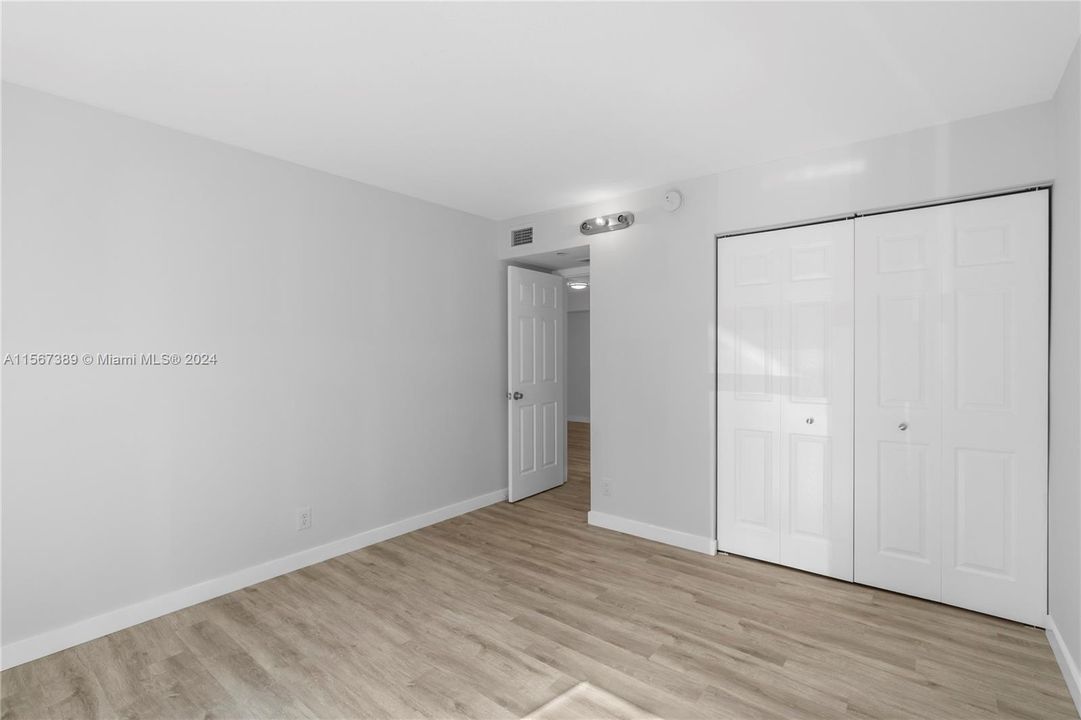 For Sale: $219,900 (2 beds, 2 baths, 1019 Square Feet)