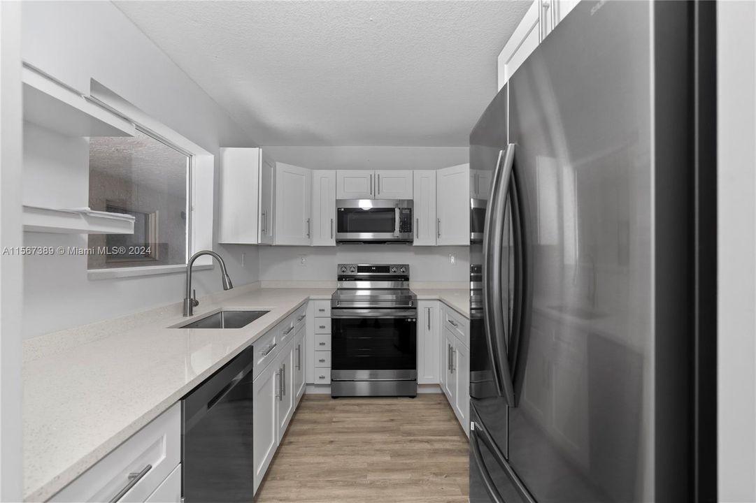 For Sale: $219,900 (2 beds, 2 baths, 1019 Square Feet)