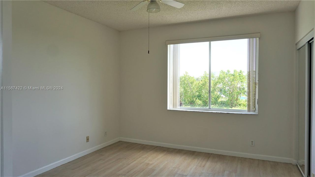 For Rent: $2,700 (2 beds, 1 baths, 960 Square Feet)