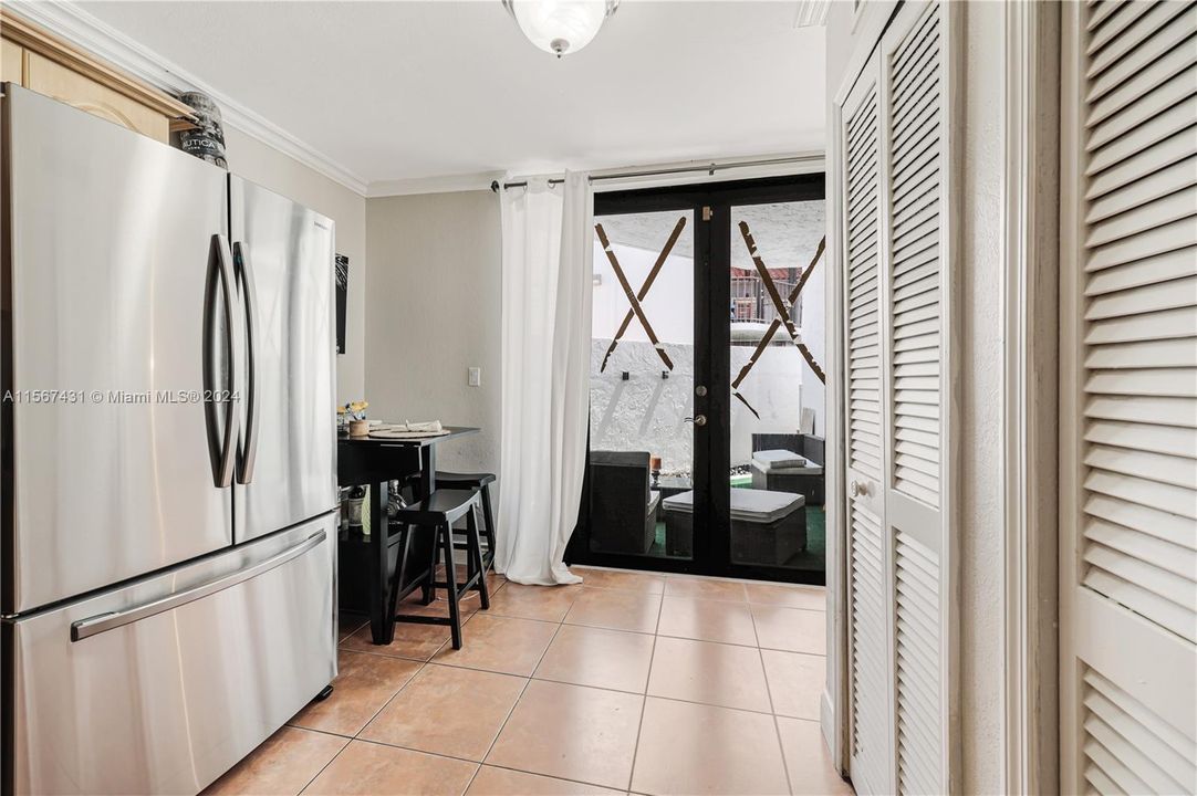 For Sale: $499,000 (1 beds, 1 baths, 754 Square Feet)