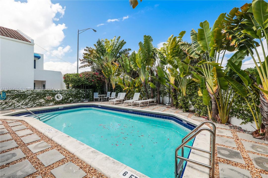 For Sale: $499,000 (1 beds, 1 baths, 754 Square Feet)