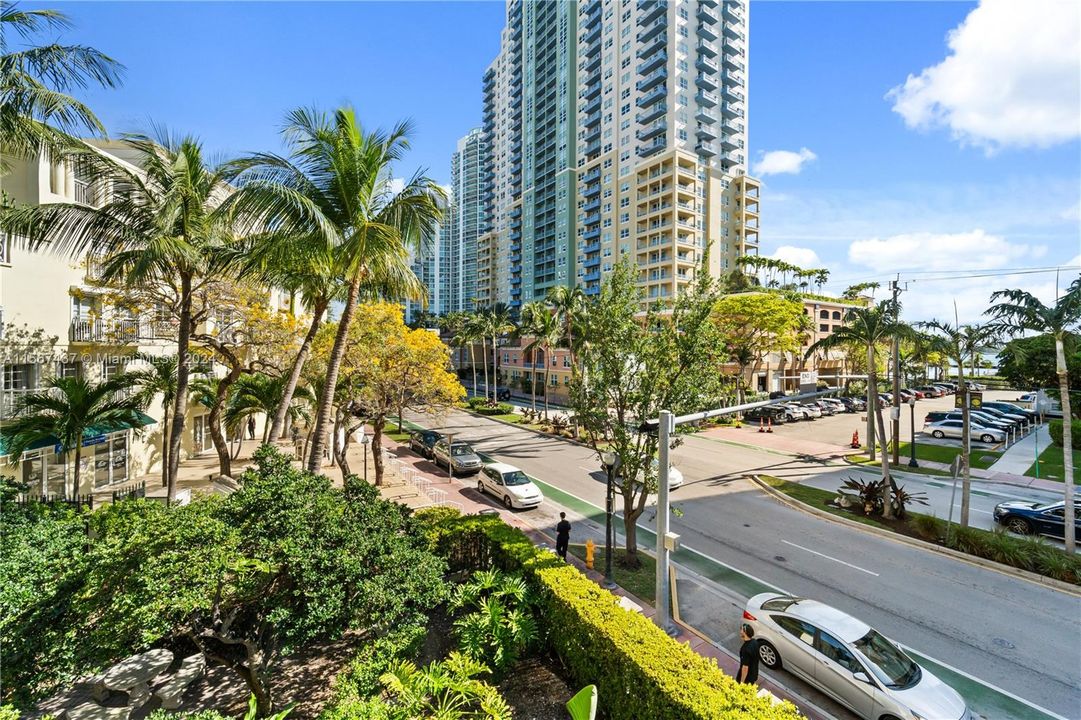 Recently Sold: $1,375,000 (3 beds, 3 baths, 1485 Square Feet)