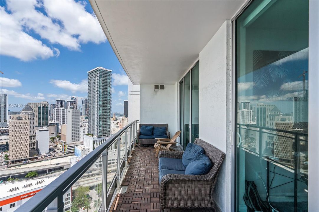 For Sale: $579,000 (2 beds, 2 baths, 1087 Square Feet)