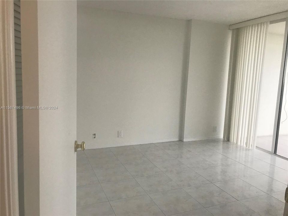 For Sale: $490,000 (1 beds, 1 baths, 868 Square Feet)