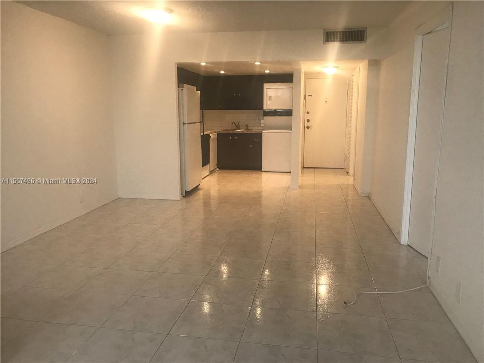For Sale: $490,000 (1 beds, 1 baths, 868 Square Feet)