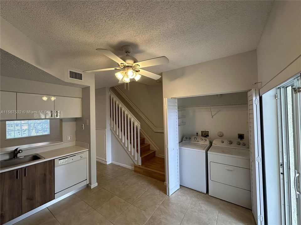 For Rent: $2,900 (3 beds, 2 baths, 1155 Square Feet)