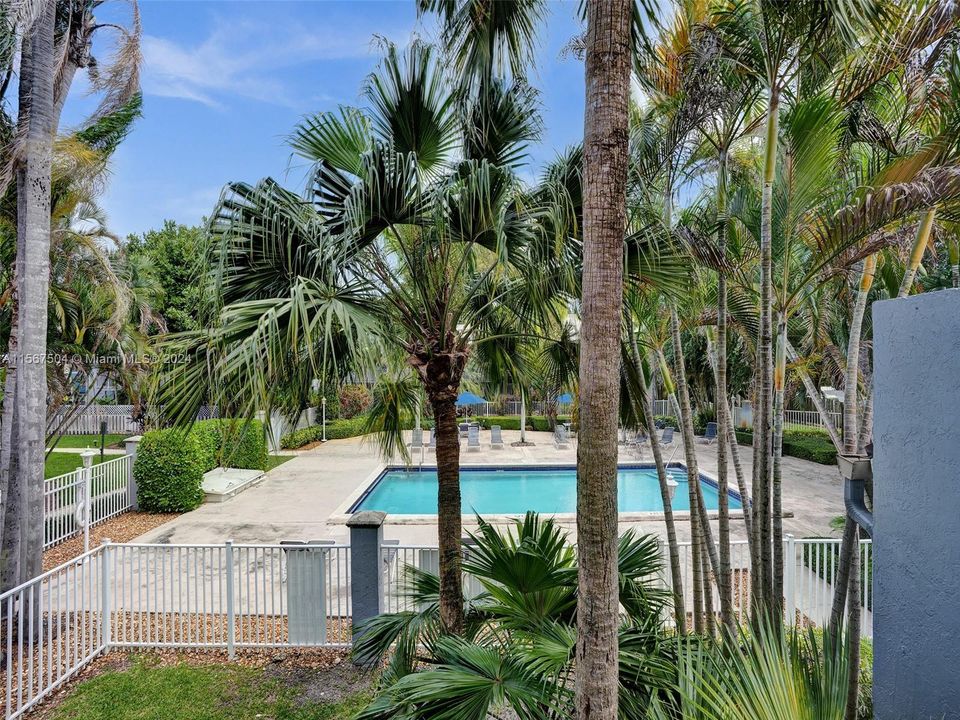 Welcome to sought after Sunwood Condos