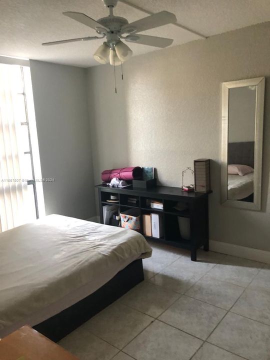 For Rent: $2,300 (2 beds, 2 baths, 1040 Square Feet)