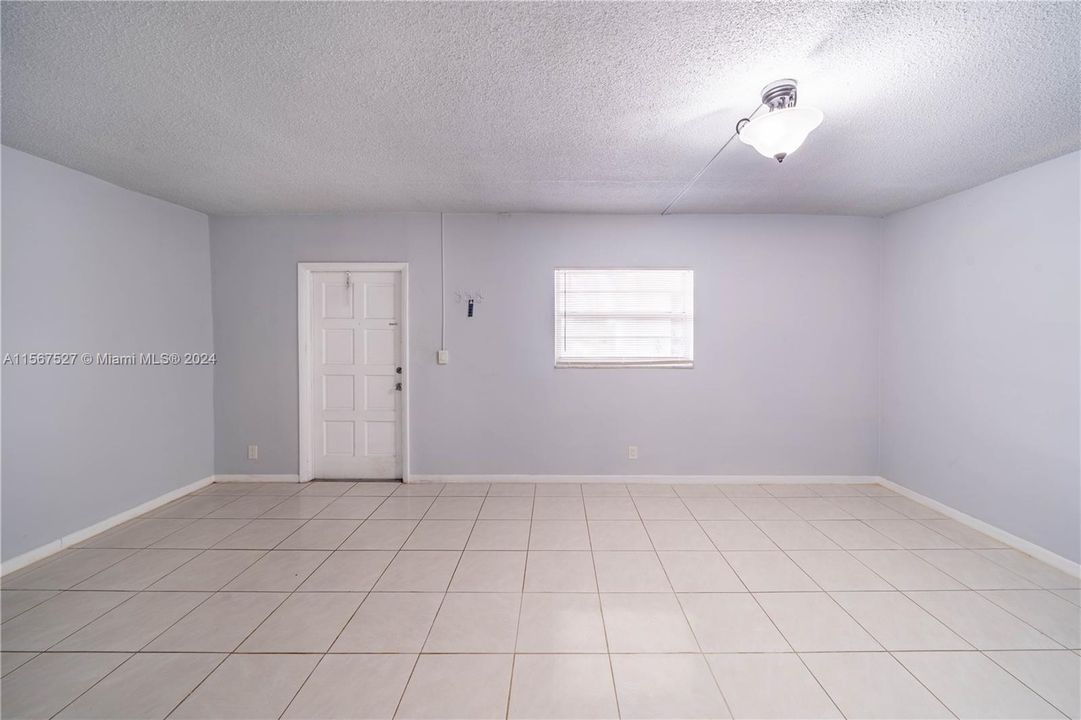 For Sale: $219,000 (1 beds, 1 baths, 750 Square Feet)