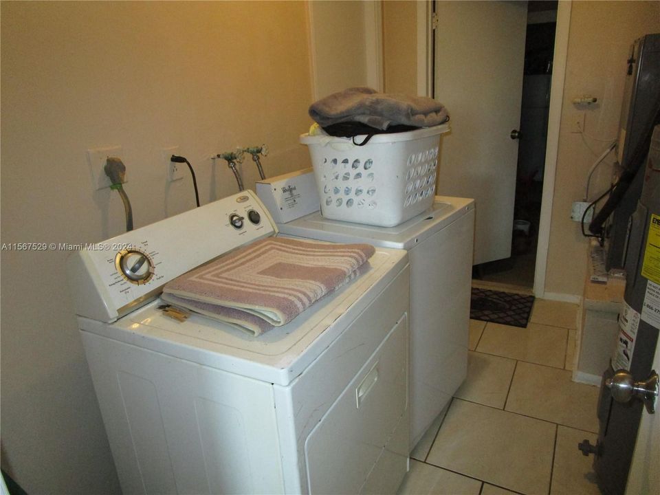 Recently Sold: $545,000 (4 beds, 3 baths, 1569 Square Feet)