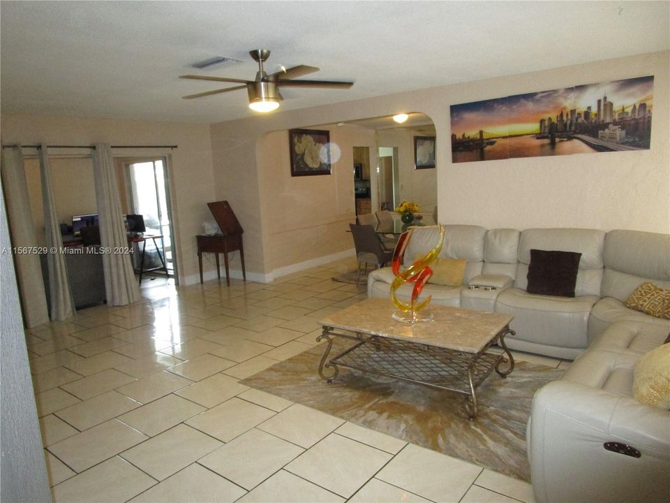 Recently Sold: $545,000 (4 beds, 3 baths, 1569 Square Feet)