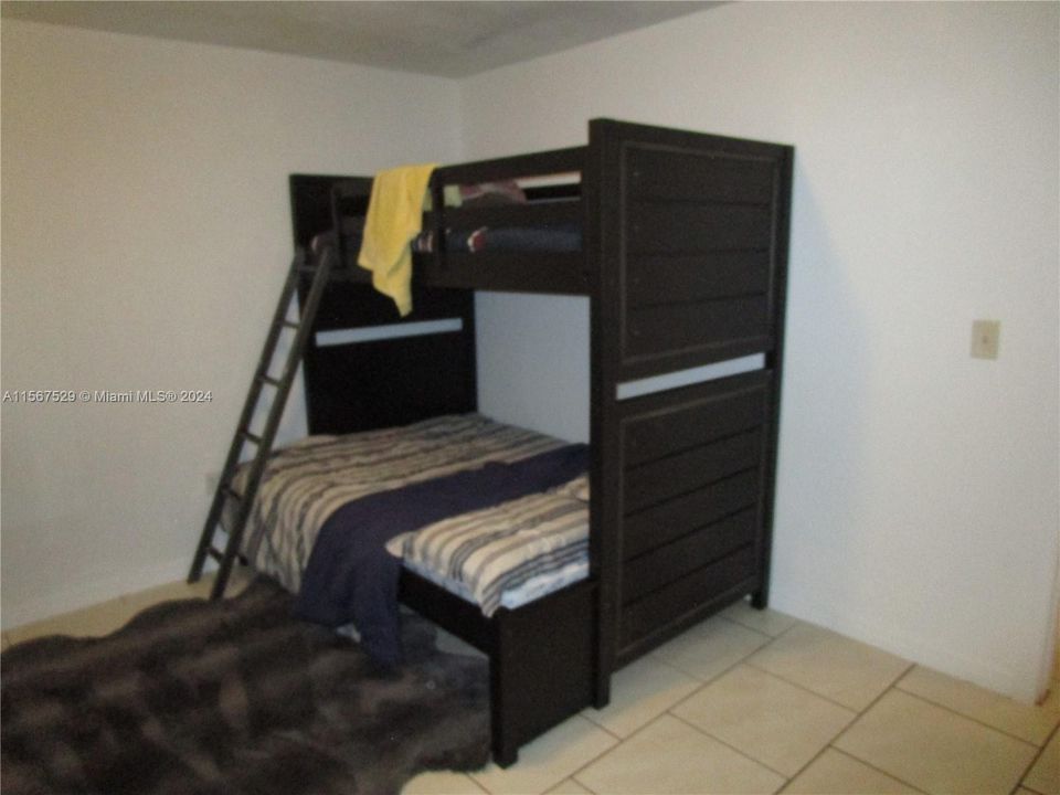 Recently Sold: $545,000 (4 beds, 3 baths, 1569 Square Feet)