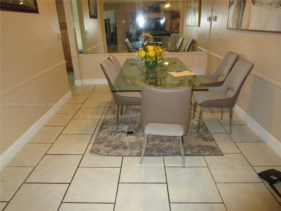 Recently Sold: $545,000 (4 beds, 3 baths, 1569 Square Feet)