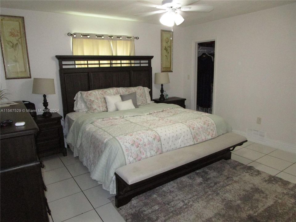 Recently Sold: $545,000 (4 beds, 3 baths, 1569 Square Feet)