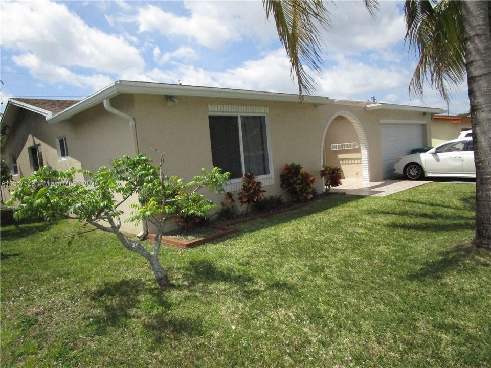 Recently Sold: $545,000 (4 beds, 3 baths, 1569 Square Feet)