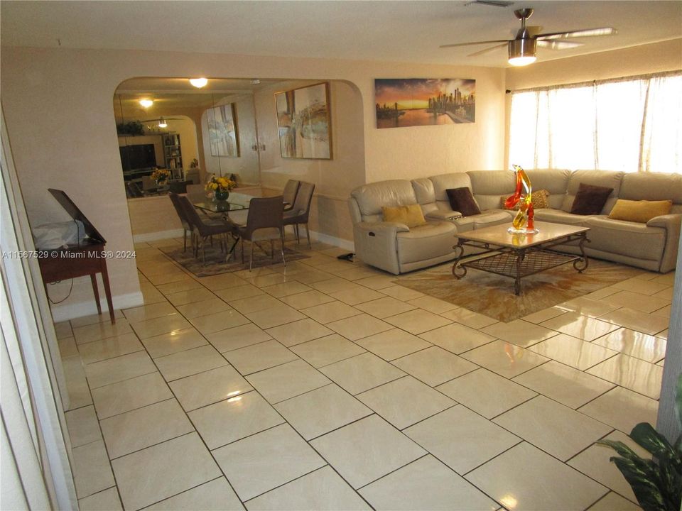 Recently Sold: $545,000 (4 beds, 3 baths, 1569 Square Feet)