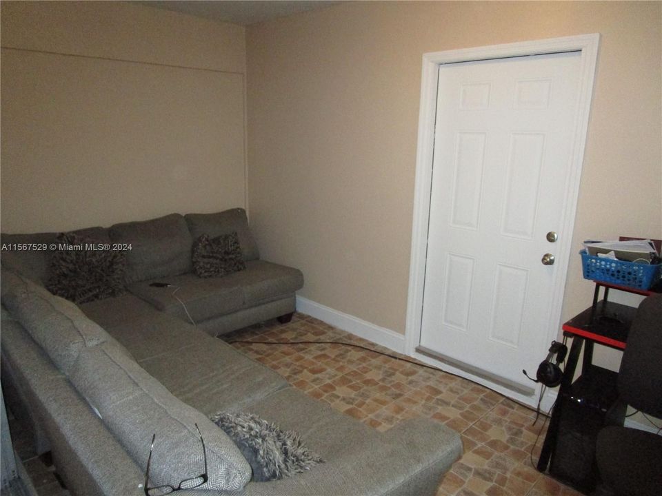 Recently Sold: $545,000 (4 beds, 3 baths, 1569 Square Feet)