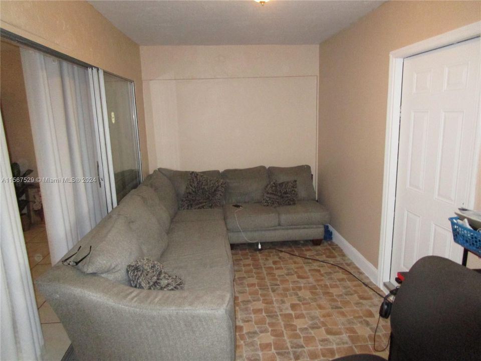 Recently Sold: $545,000 (4 beds, 3 baths, 1569 Square Feet)