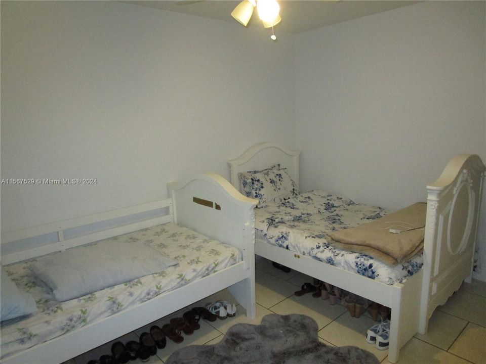 Recently Sold: $545,000 (4 beds, 3 baths, 1569 Square Feet)