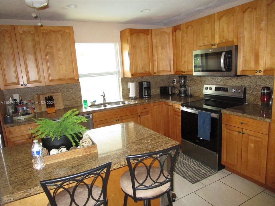 Recently Sold: $545,000 (4 beds, 3 baths, 1569 Square Feet)