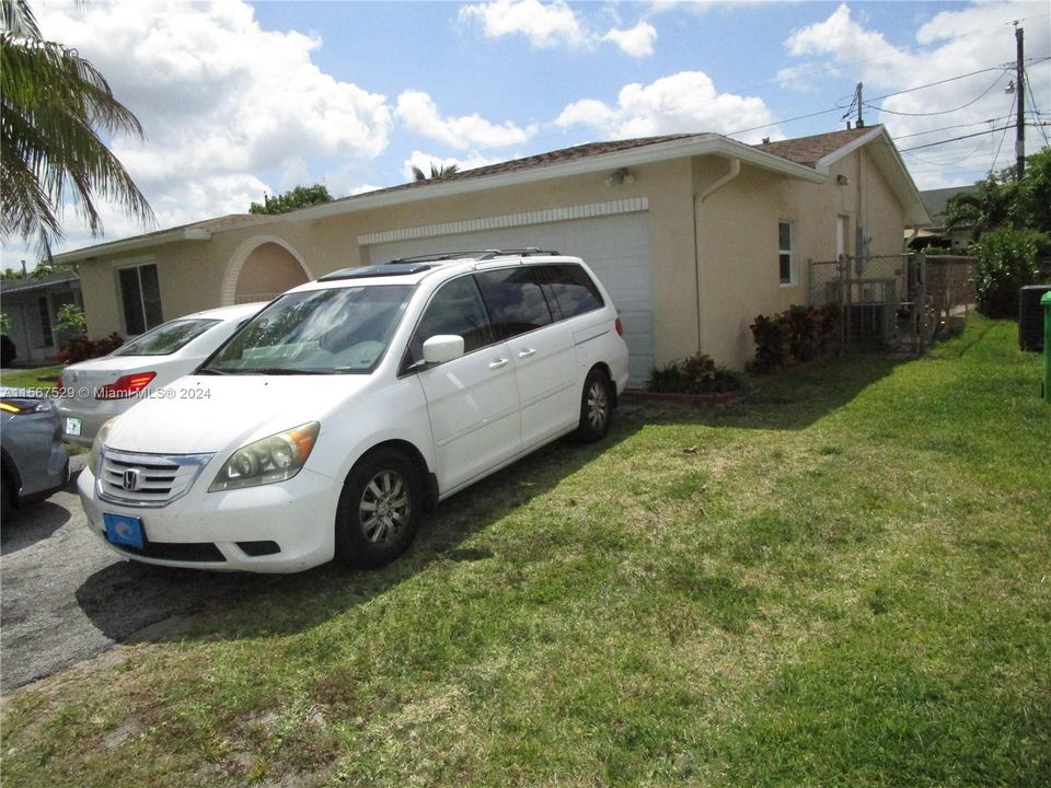 Recently Sold: $545,000 (4 beds, 3 baths, 1569 Square Feet)