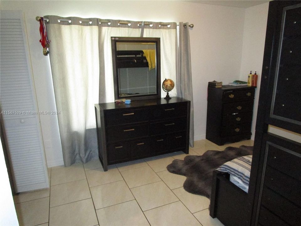 Recently Sold: $545,000 (4 beds, 3 baths, 1569 Square Feet)