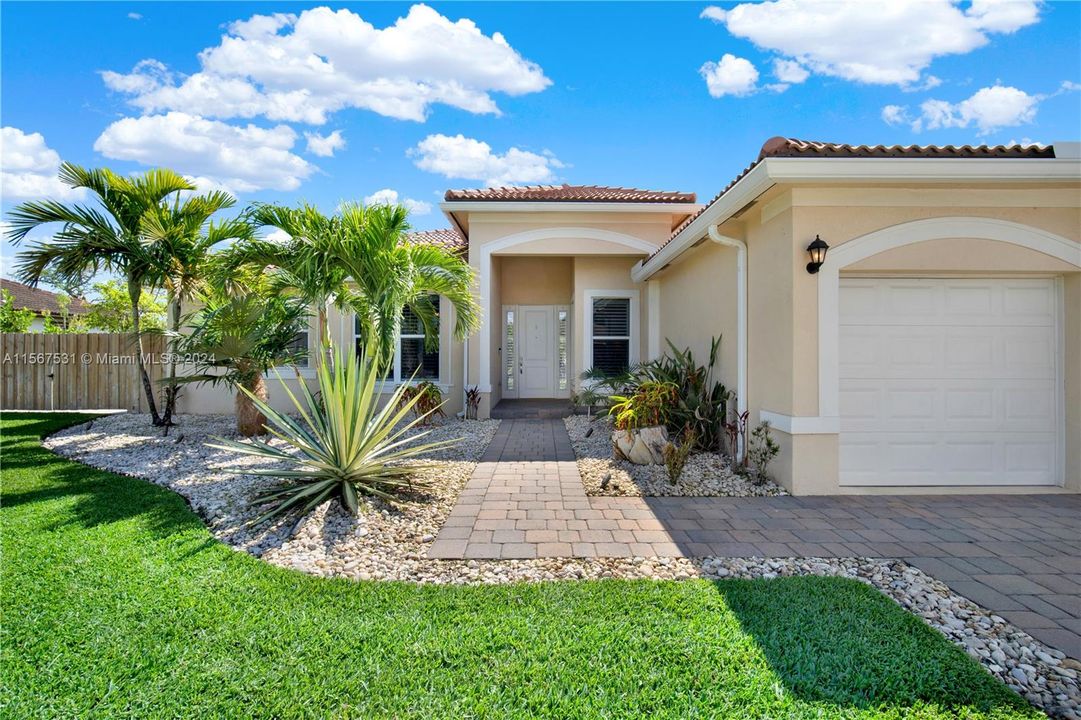 Recently Sold: $1,075,000 (4 beds, 3 baths, 2999 Square Feet)