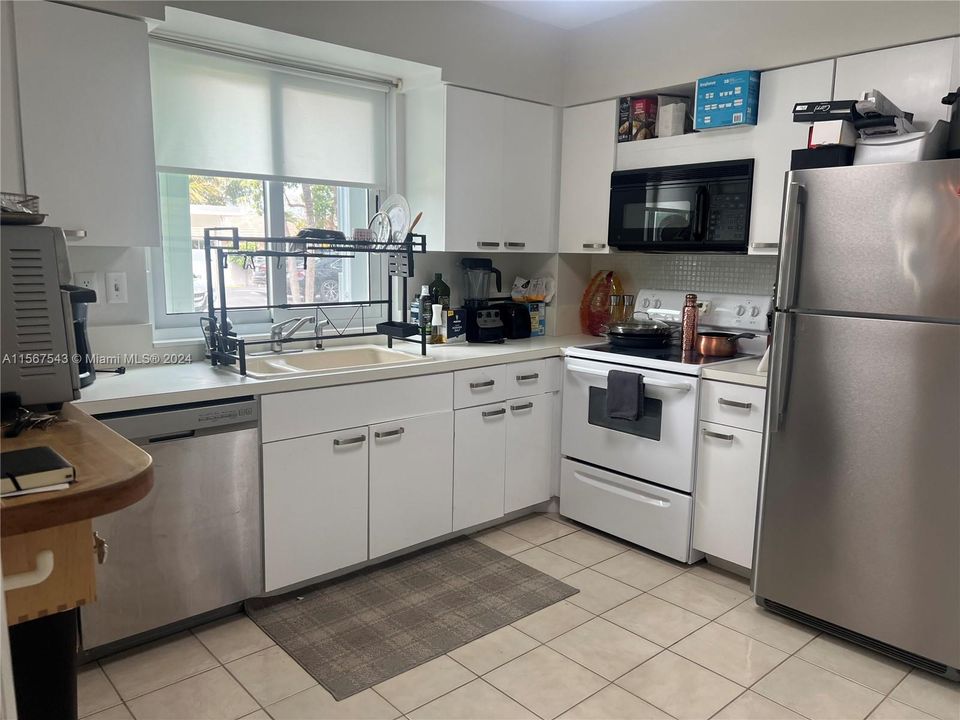 For Rent: $2,600 (2 beds, 2 baths, 965 Square Feet)