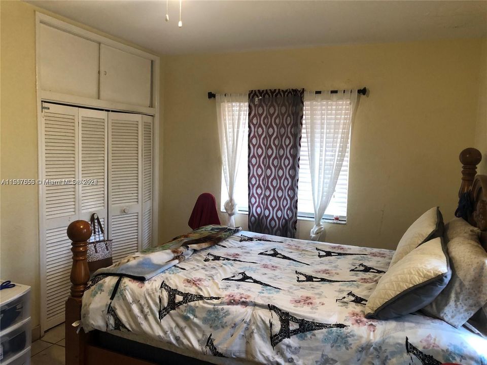 Recently Rented: $2,200 (2 beds, 1 baths, 1699 Square Feet)