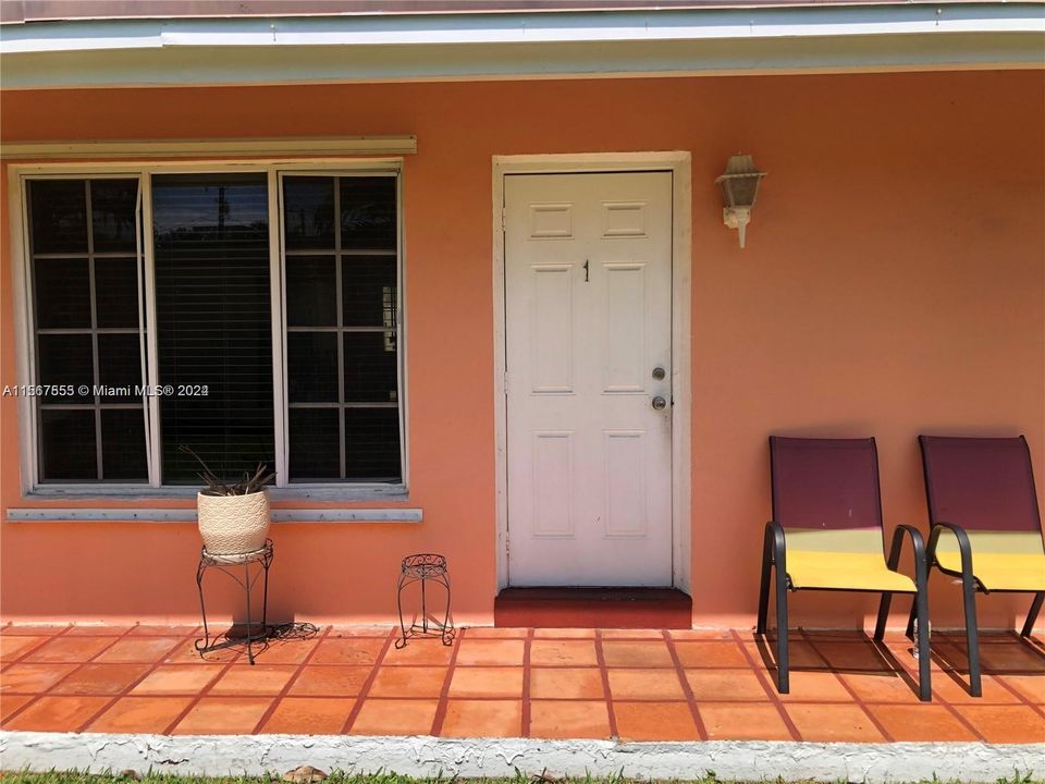 Recently Rented: $2,200 (2 beds, 1 baths, 1699 Square Feet)