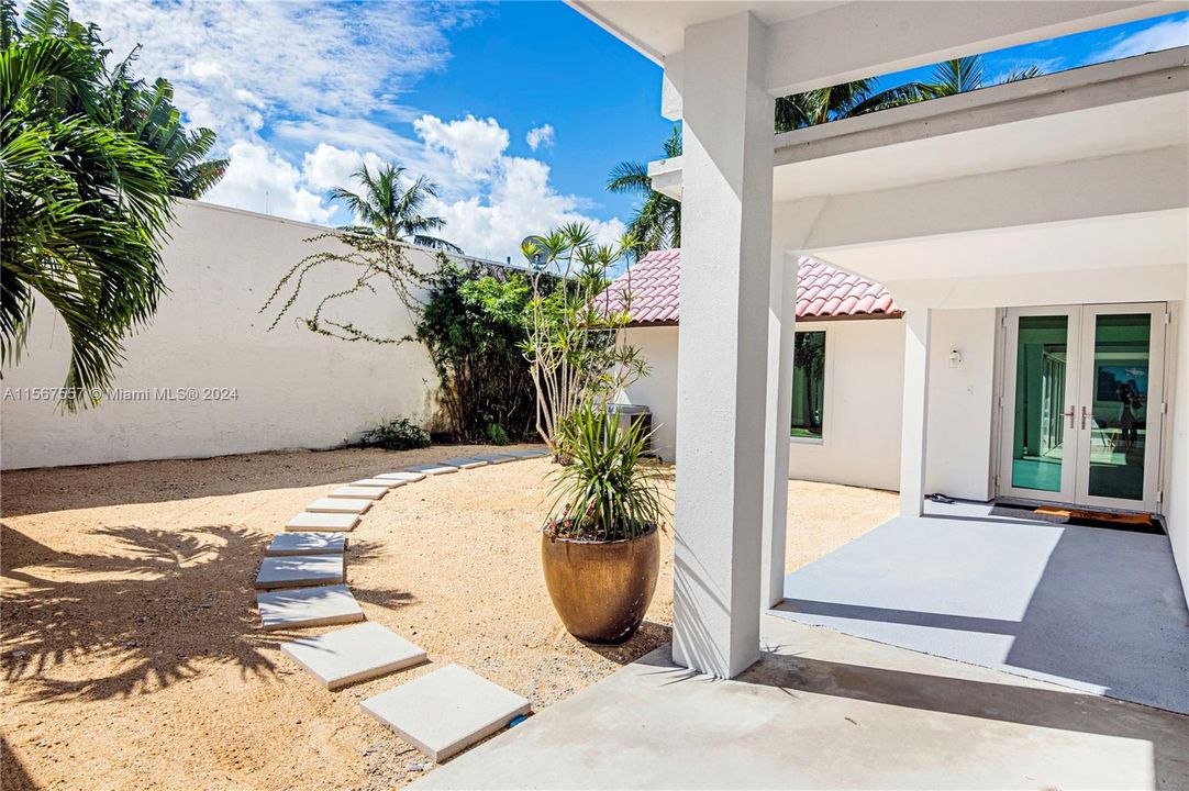 covered breezeway to main entrance